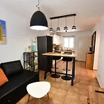Book Jet - Sunny With Garden And Wifi Сasa de vacaciones *