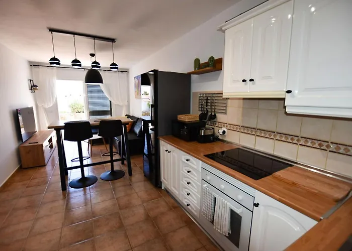 Book Jet - Sunny With Garden And Wifi