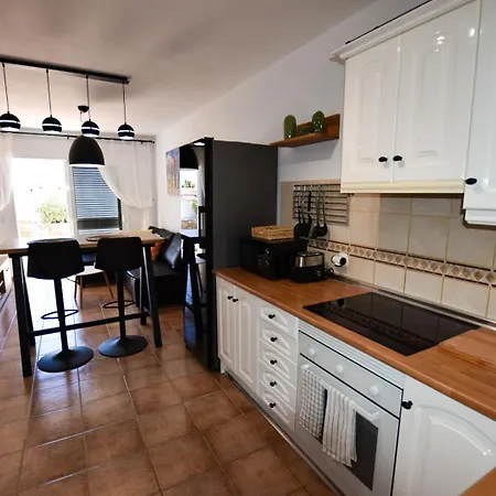 Book Jet - Sunny With Garden And Wifi