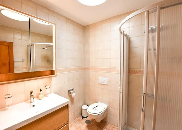 Vakantiehuis Book Jet - Sunny With Garden And Wifi