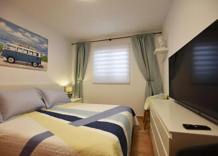 Vakantiehuis Book Jet - Sunny With Garden And Wifi *